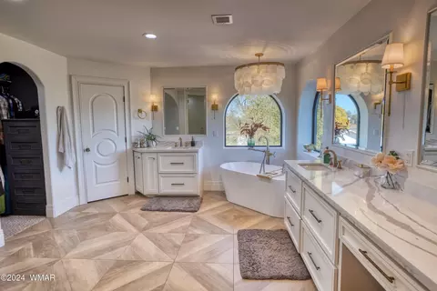 Bath - 830 E Maverick Ln, Taylor, AZ 85939 photo 6 of 8