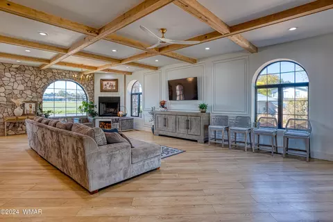 Living - 830 E Maverick Ln, Taylor, AZ 85939 photo 2 of 3