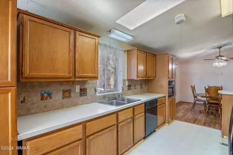 1976 Pine Cone Cir, Overgaard, AZ 85933 photo 11
