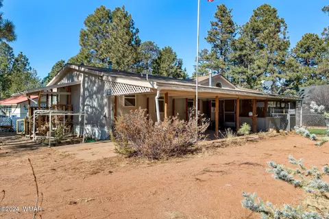 1976 Pine Cone Cir, Overgaard, AZ 85933