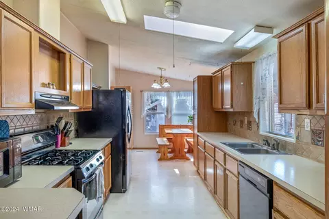 1976 Pine Cone Cir, Overgaard, AZ 85933 photo 9