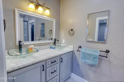 Bath - 901 E Pine Ln, Show Low, AZ 85901 photo 1 of 3