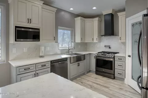 Kitchen - 901 E Pine Ln, Show Low, AZ 85901 photo 2 of 3