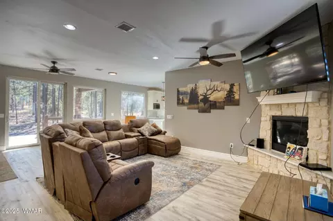 Living - 901 E Pine Ln, Show Low, AZ 85901 photo 1 of 2