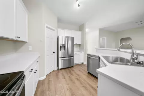 Kitchen - 820 E Black Bear, Show Low, AZ 85901 photo 4 of 4