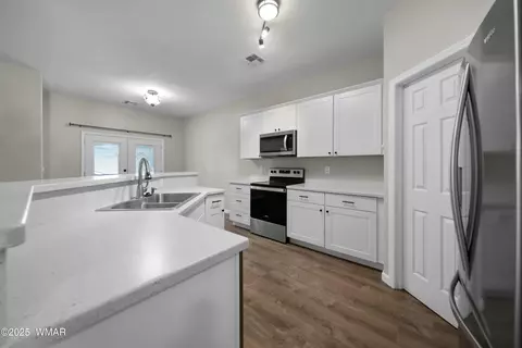 Kitchen - 820 E Black Bear, Show Low, AZ 85901 photo 1 of 4