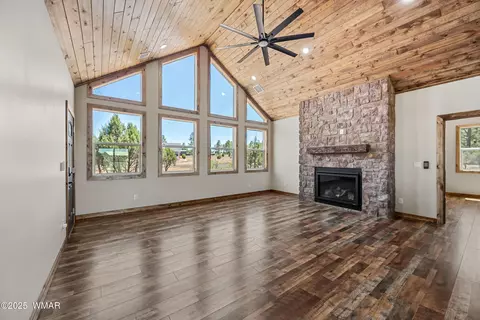 2730 Church Ln, Overgaard, AZ 85933