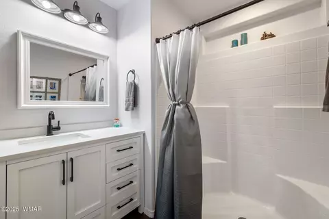 Bath - 3097 Aspen Rd, Overgaard, AZ 85933 photo 3 of 5