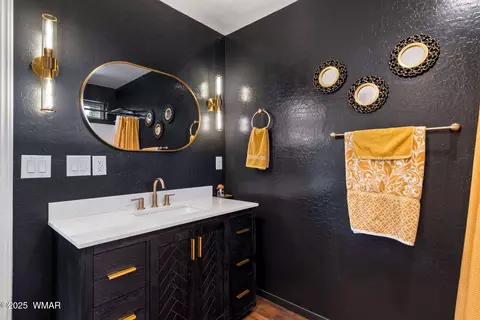 Bath - 3097 Aspen Rd, Overgaard, AZ 85933 photo 4 of 5