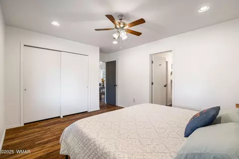 Bedroom - 3097 Aspen Rd, Overgaard, AZ 85933 photo 2 of 5