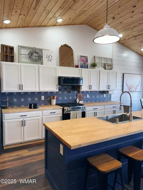 Kitchen - 7704 Open Sky Loop, Taylor, AZ 85939 photo 4 of 4