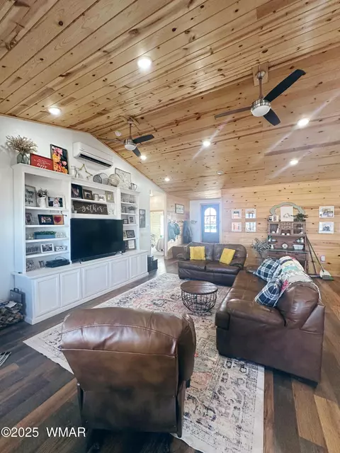 Living - 7704 Open Sky Loop, Taylor, AZ 85939 photo 2 of 3