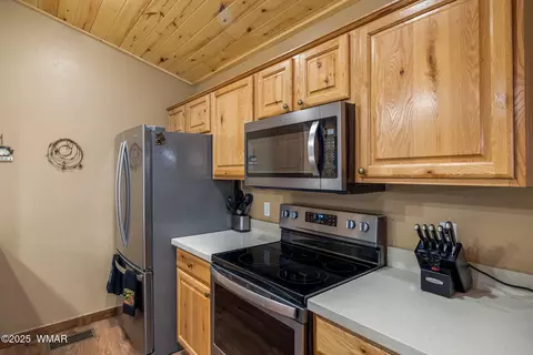 2691 Lodge Loop, Overgaard, AZ 85933 photo 11