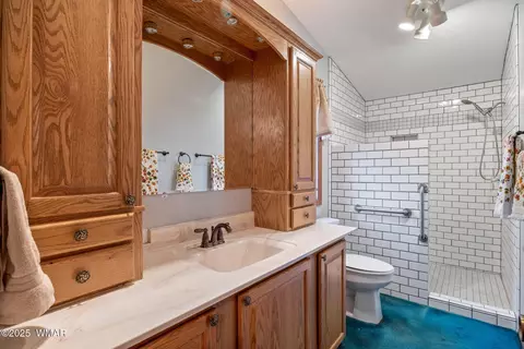 Bath - 1904 Rim View Ln, Overgaard, AZ 85933 photo 1 of 4