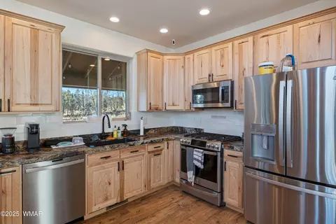 Kitchen - 2711 Lost Way, Overgaard, AZ 85933 photo 3 of 3
