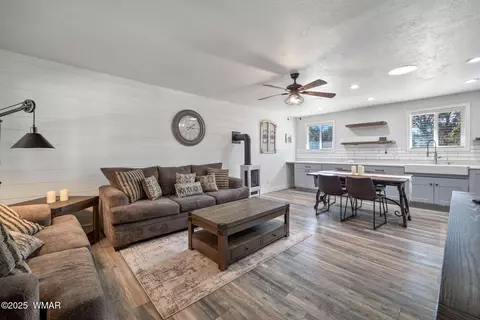 3570 Buckskin Rd, Overgaard, AZ 85933