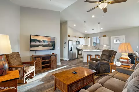 Living - 174 Sandtrap Dr, Eagar, AZ 85925 photo 1 of 2