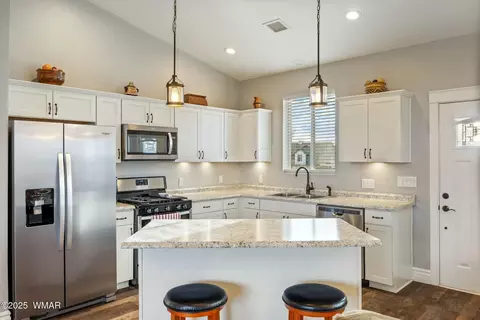 Kitchen - 174 Sandtrap Dr, Eagar, AZ 85925 photo 1 of 3