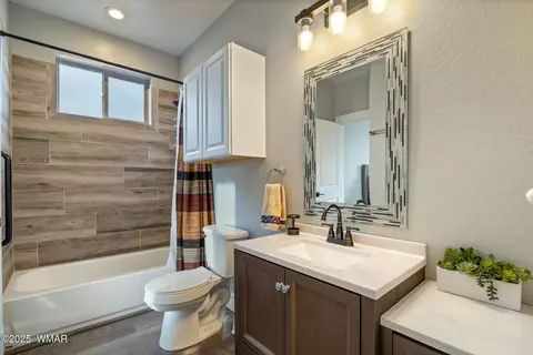Bath - 174 Sandtrap Dr, Eagar, AZ 85925 photo 2 of 2