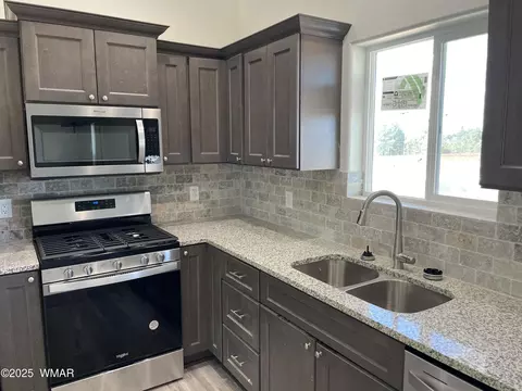 Kitchen - 70 Timber Ridge Loop, Show Low, AZ 85901 photo 2 of 4