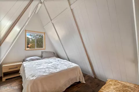 Bedroom - 3518 Black Bear Run, Overgaard, AZ 85928 photo 3 of 4