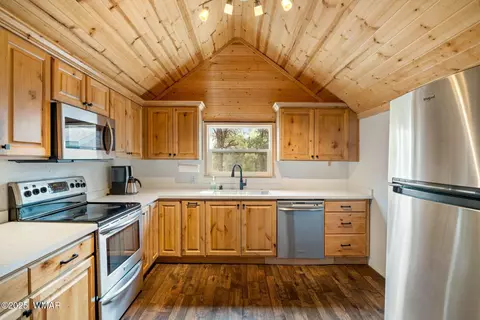 Kitchen - 3518 Black Bear Run, Overgaard, AZ 85928 photo 1 of 3