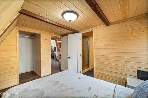 Bedroom - 3518 Black Bear Run, Overgaard, AZ 85928 photo 2 of 4