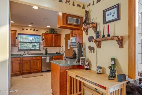 2810 Skyhawk Dr, Overgaard, AZ 85933 photo 26