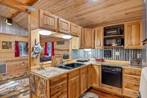 Kitchen - 2190 Oval Dr, Overgaard, AZ 85933 photo 1 of 2