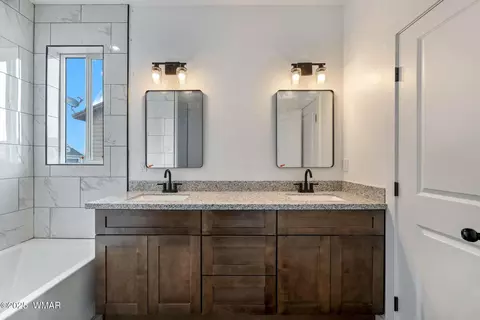 Bath - 417 3rd Pl, Eagar, AZ 85925 photo 2 of 4