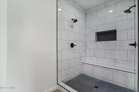Bath - 417 3rd Pl, Eagar, AZ 85925 photo 3 of 4