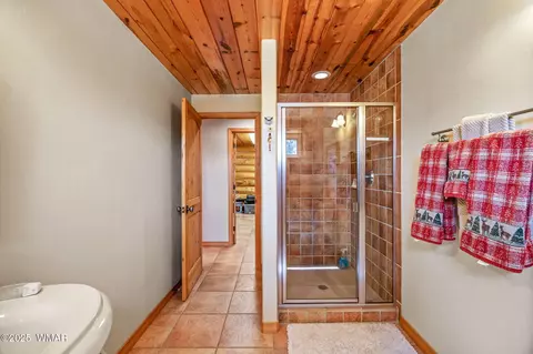 Bath - 56 North St, Greer, AZ 85927 photo 2 of 4