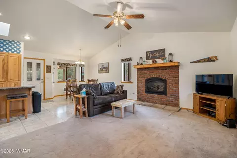 2088 Roundup Rd, Overgaard, AZ 85933