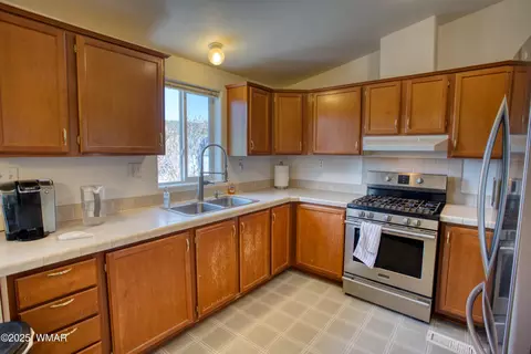 1539 Lesueur Dr, Eagar, AZ 85925 photo 4