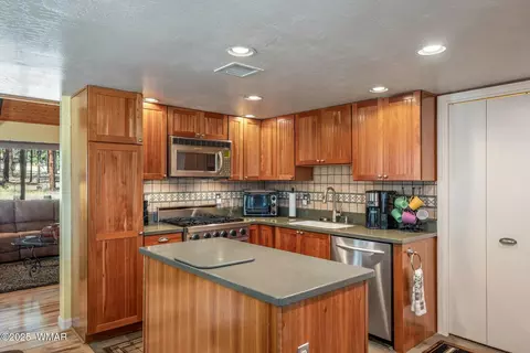 Kitchen - 61 Co Rd 2266, Alpine, AZ 85920 photo 2 of 5