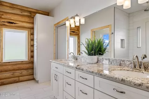 Bath - 436 E 11th Ln, Eagar, AZ 85925 photo 1 of 5