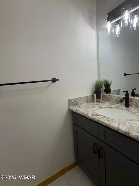 Bath - 436 E 11th Ln, Eagar, AZ 85925 photo 6 of 7