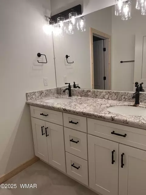 Bath - 436 E 11th Ln, Eagar, AZ 85925 photo 1 of 7