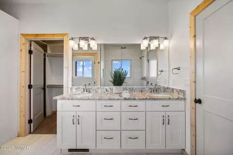 Bath - 436 E 11th Ln, Eagar, AZ 85925 photo 2 of 5