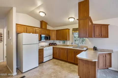 2871 Rainbow Trl, Overgaard, AZ 85933 photo 9