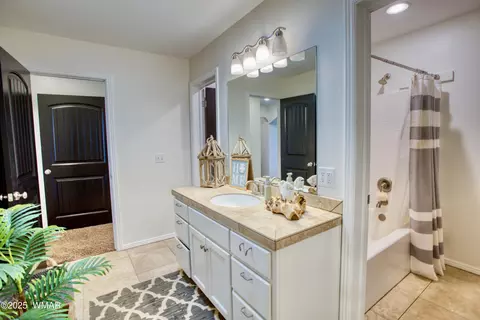 Bath - 252 E Belly Button Ln, Snowflake, AZ 85937 photo 6 of 8