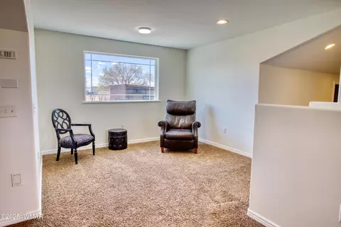 Living - 252 E Belly Button Ln, Snowflake, AZ 85937 photo 2 of 3