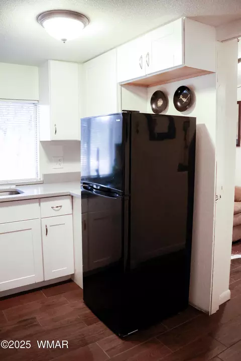 Kitchen - 2853 Markham Rd, Overgaard, AZ 85933 photo 2 of 2