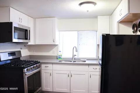 Kitchen - 2853 Markham Rd, Overgaard, AZ 85933 photo 1 of 2