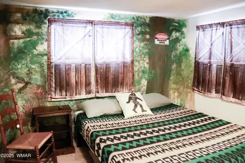 Bedroom - 2853 Markham Rd, Overgaard, AZ 85933 photo 2 of 4