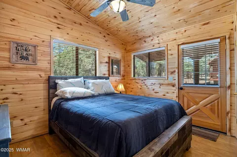 Bedroom - 2741 Bear Trl, Overgaard, AZ 85933 photo 1 of 3