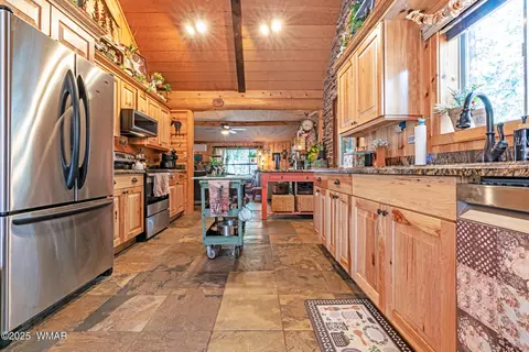 Kitchen - 3738 Apache Trl, Pine, AZ 85544 photo 2 of 3