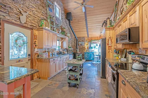 Kitchen - 3738 Apache Trl, Pine, AZ 85544 photo 3 of 3