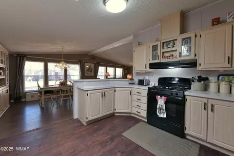 2934 Breezy Pine Dr, Overgaard, AZ 85933 photo 9