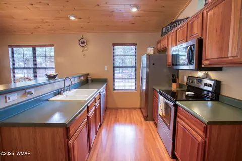 Kitchen - 2706 Palomino Trl, Overgaard, AZ 85933 photo 2 of 2